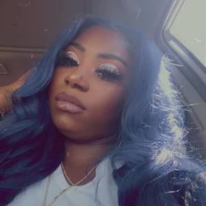 Meet your Posher, Desiree